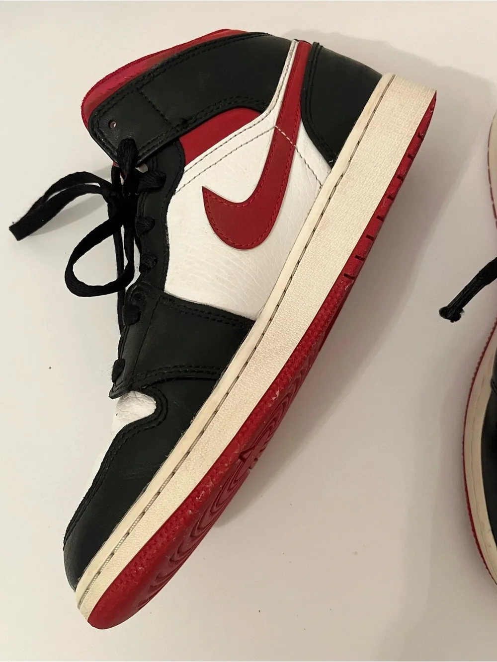 Nike Air Jordan 1 Mid Gym Red Black White Sneakers Youth Size 6Y - Picture 6 of 16